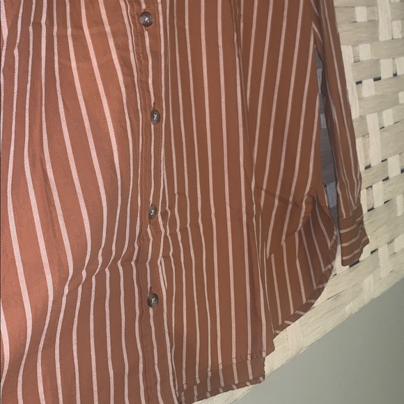 Universal Thread NWOT Oversized Button-Down Striped Rust - Small - Picture 3 of 7
